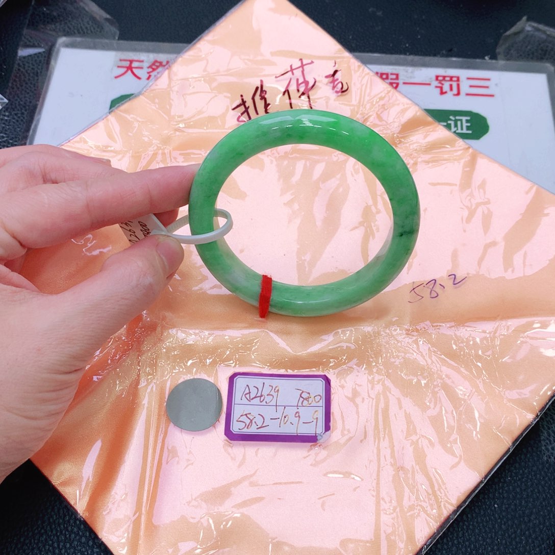 未镶嵌手镯翡翠缅甸翡翠手镯