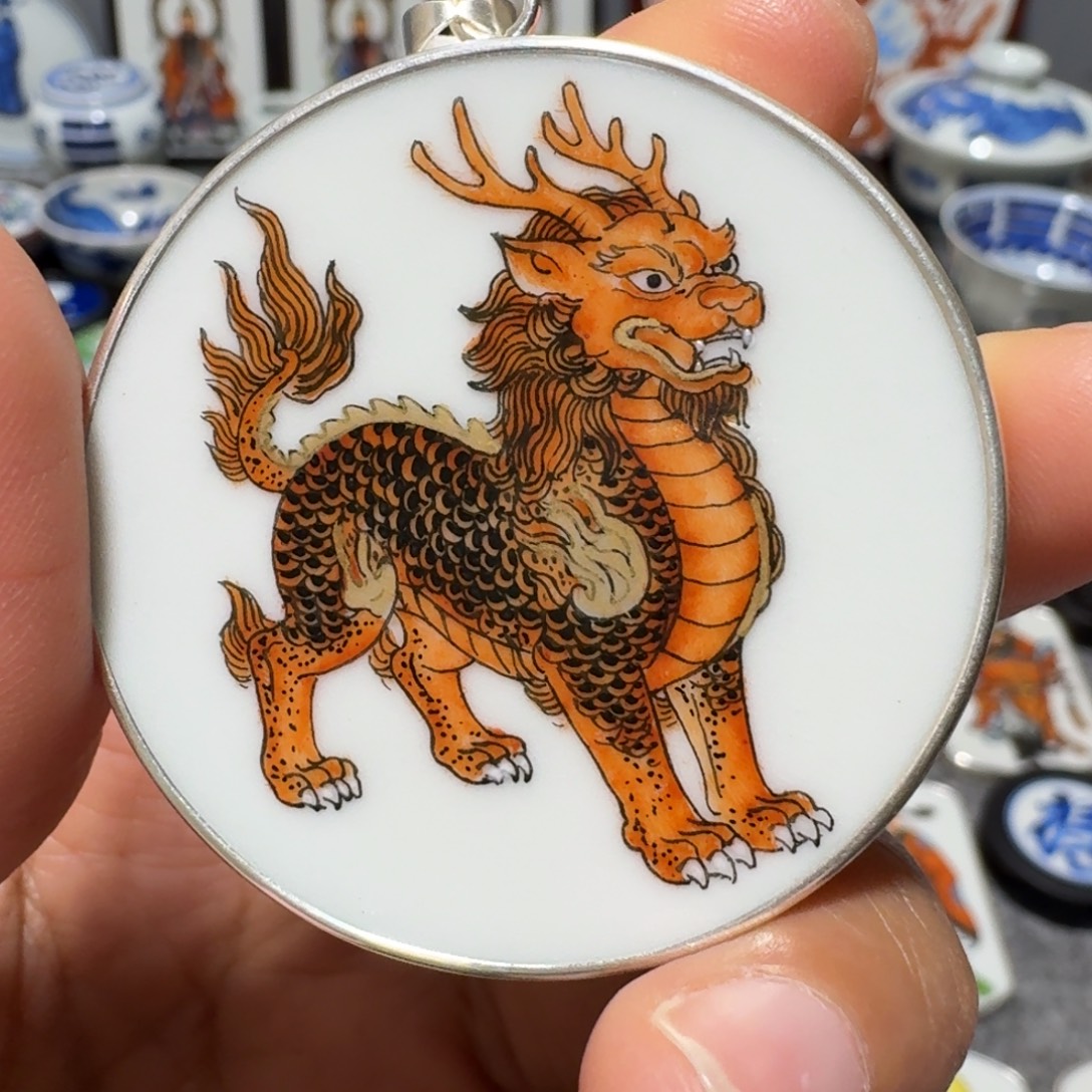不***松瓷片精品挂件一个