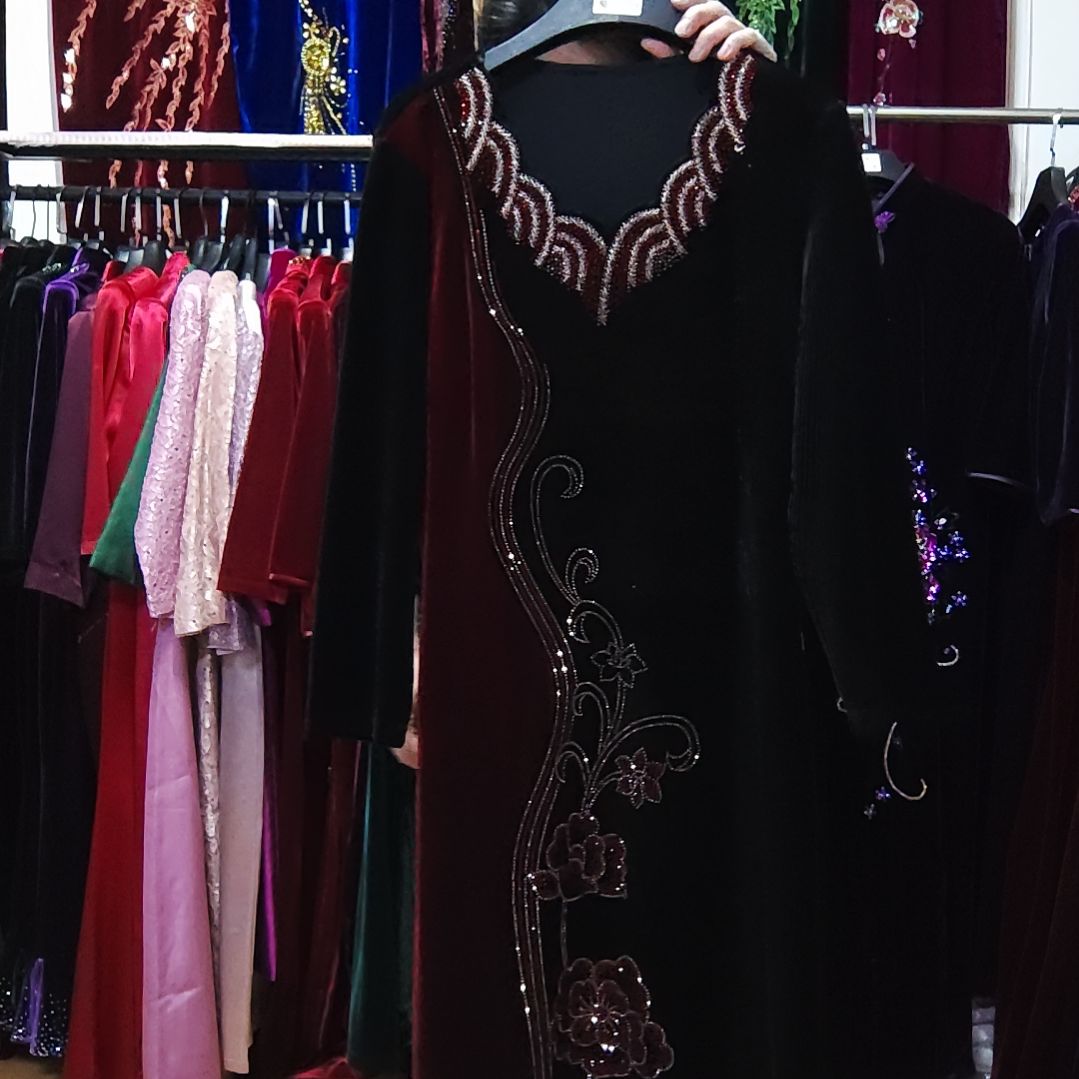 黑色拼接款v领重工中长连衣裙xl115-125内2XL120-135内