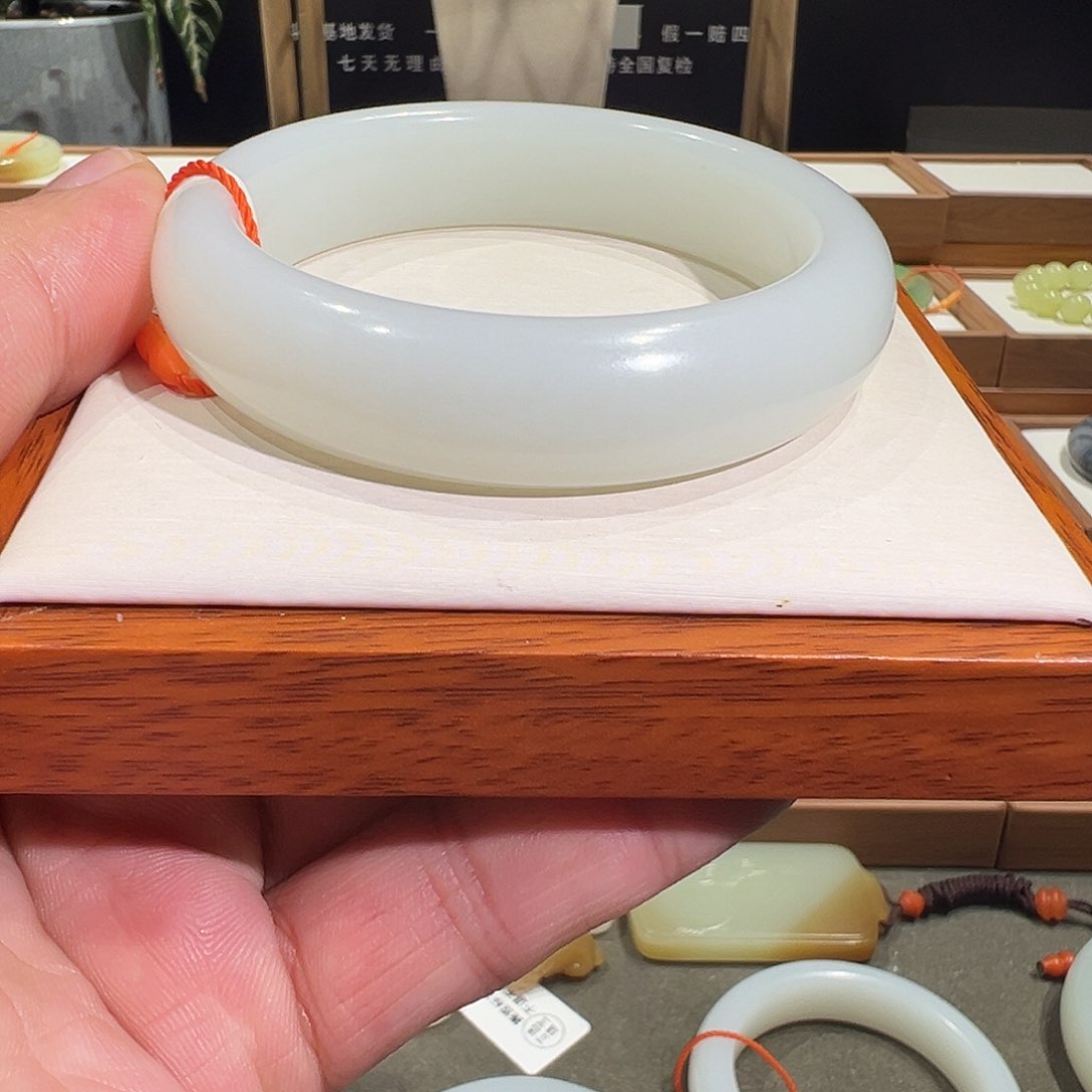 和田玉手镯未镶嵌y**x