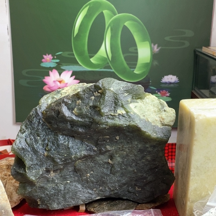 和田玉（糖玉）未镶嵌珠宝奇石
