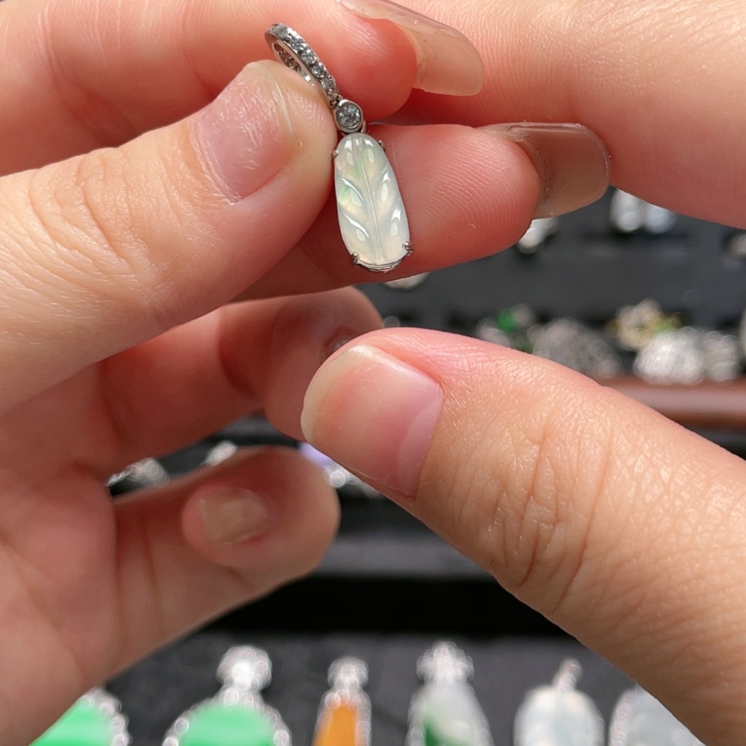 翡翠未镶嵌颈饰提溜