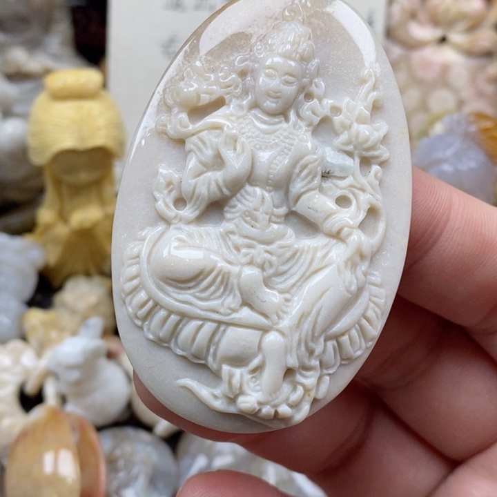 颈饰未镶嵌硅化珊瑚（珊瑚玉）