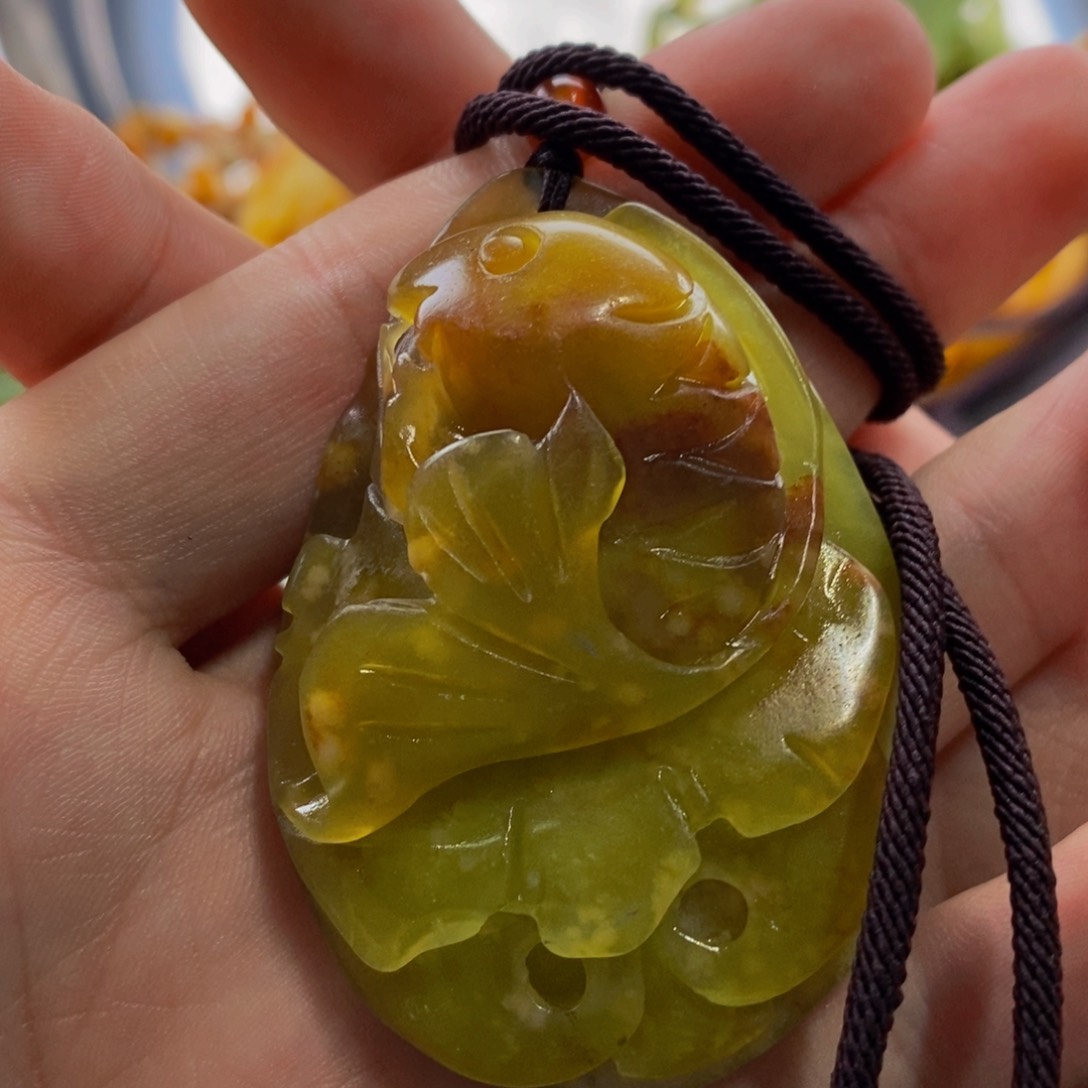 蛇纹石玉吊坠未镶嵌