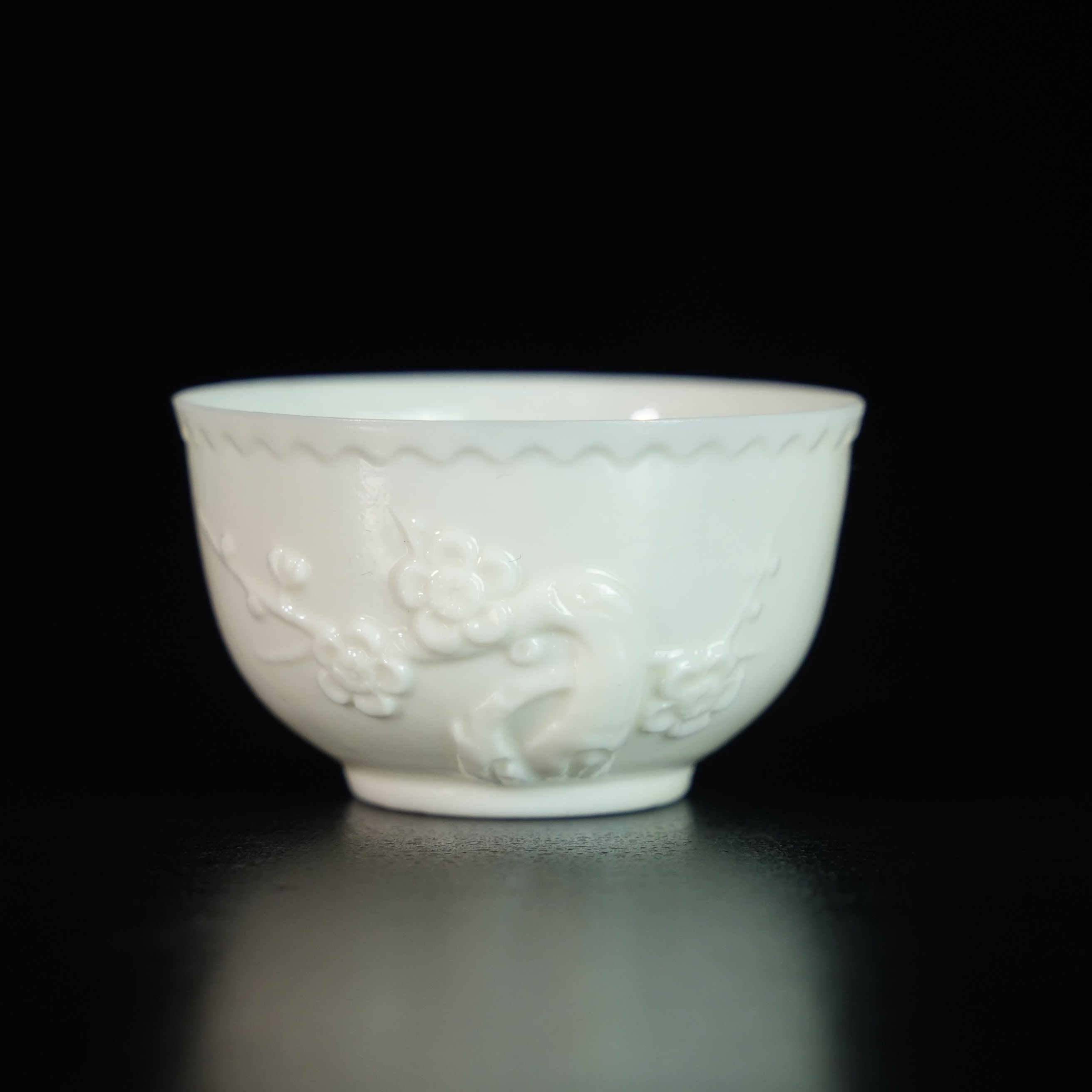 LABC250224088【十竹斋】晚清民国德化窑堆瓷梅花蛋壳杯