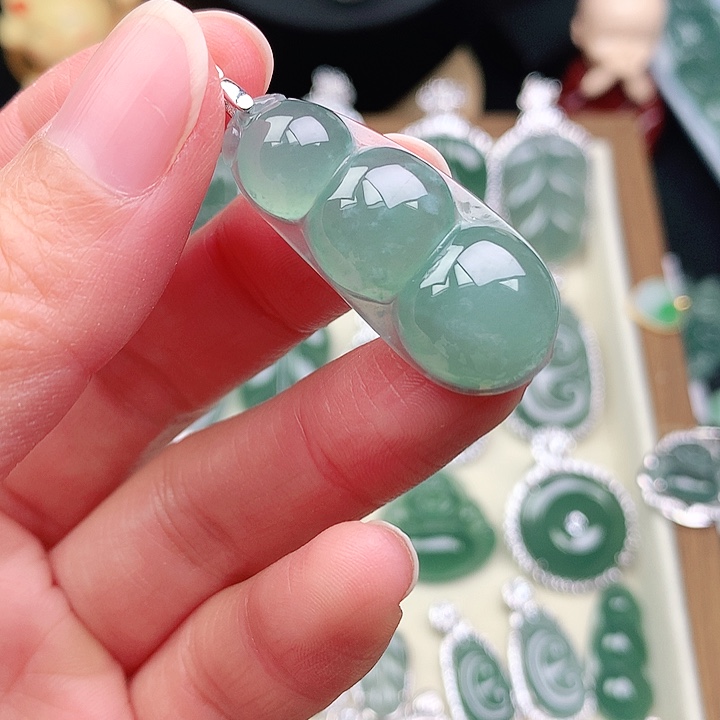 颈饰未镶嵌翡翠吊坠