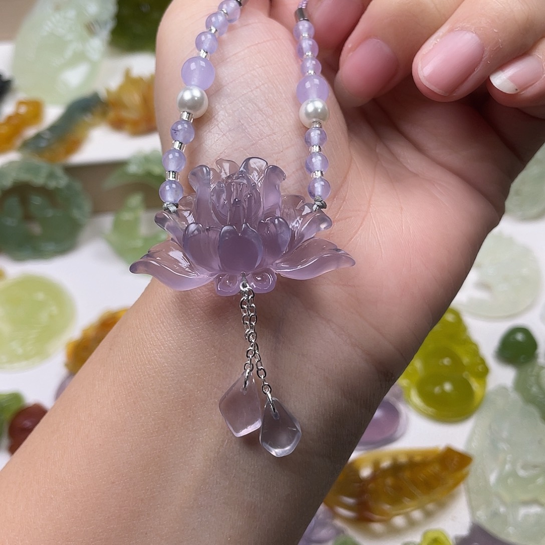 蛇纹石玉未镶嵌颈饰