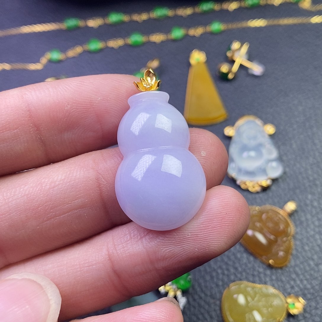 颈饰18K金镶嵌翡翠