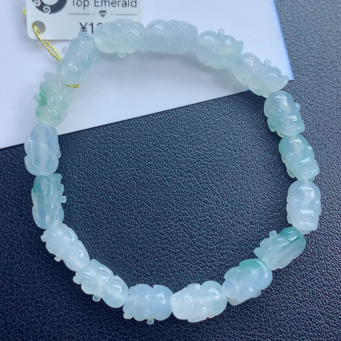 翡翠未镶嵌颈饰貔貅手串