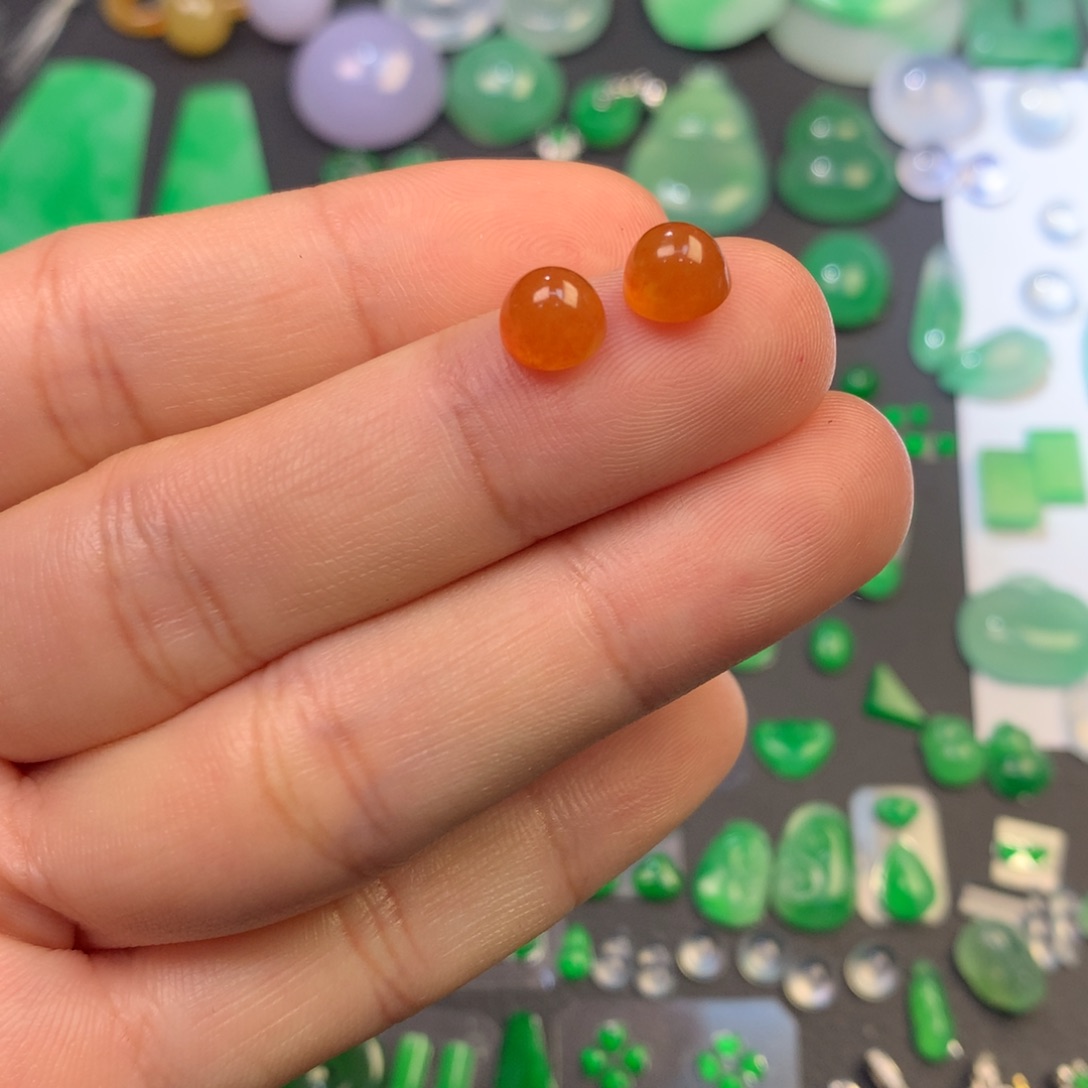 翡翠颈饰未镶嵌裸石蛋面