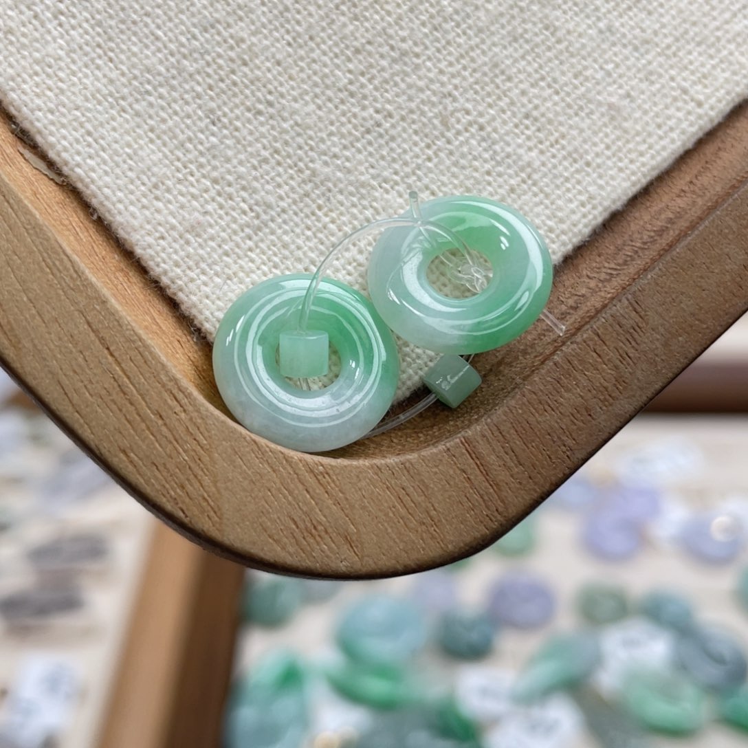 翡翠未镶嵌吊坠(不含链)a10白底青甜甜圈