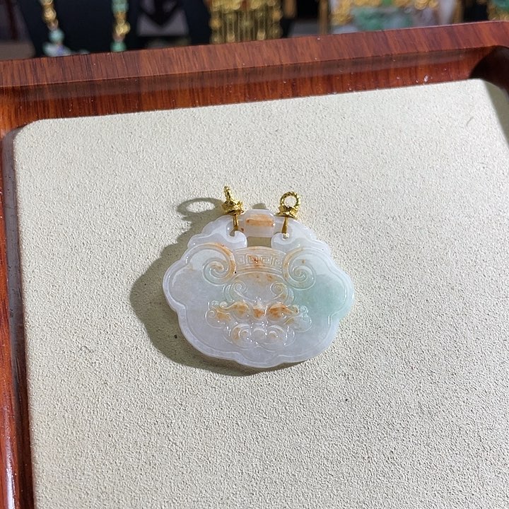 翡翠颈饰未镶嵌翡翠小锁