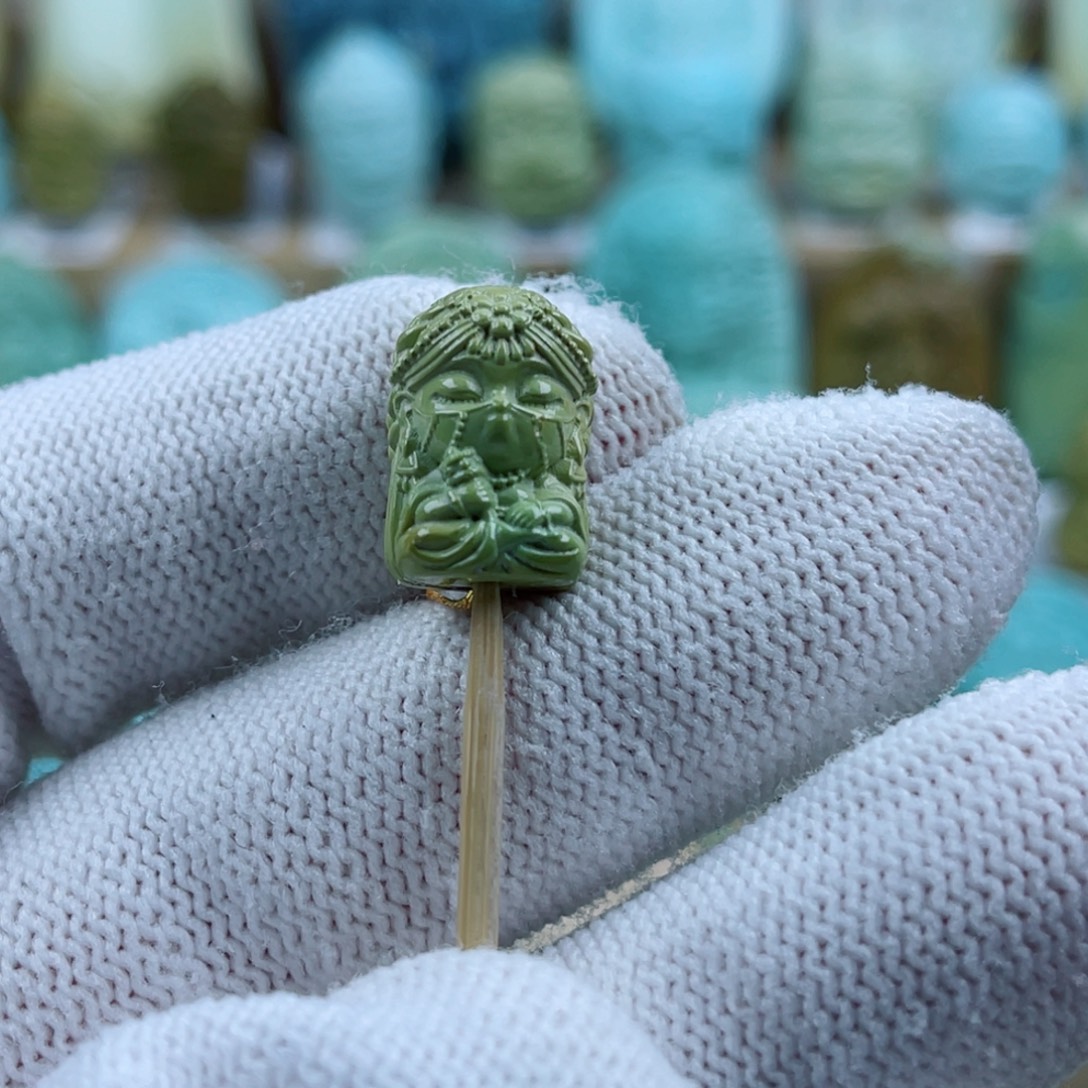 绿松石未镶嵌珠宝奇石