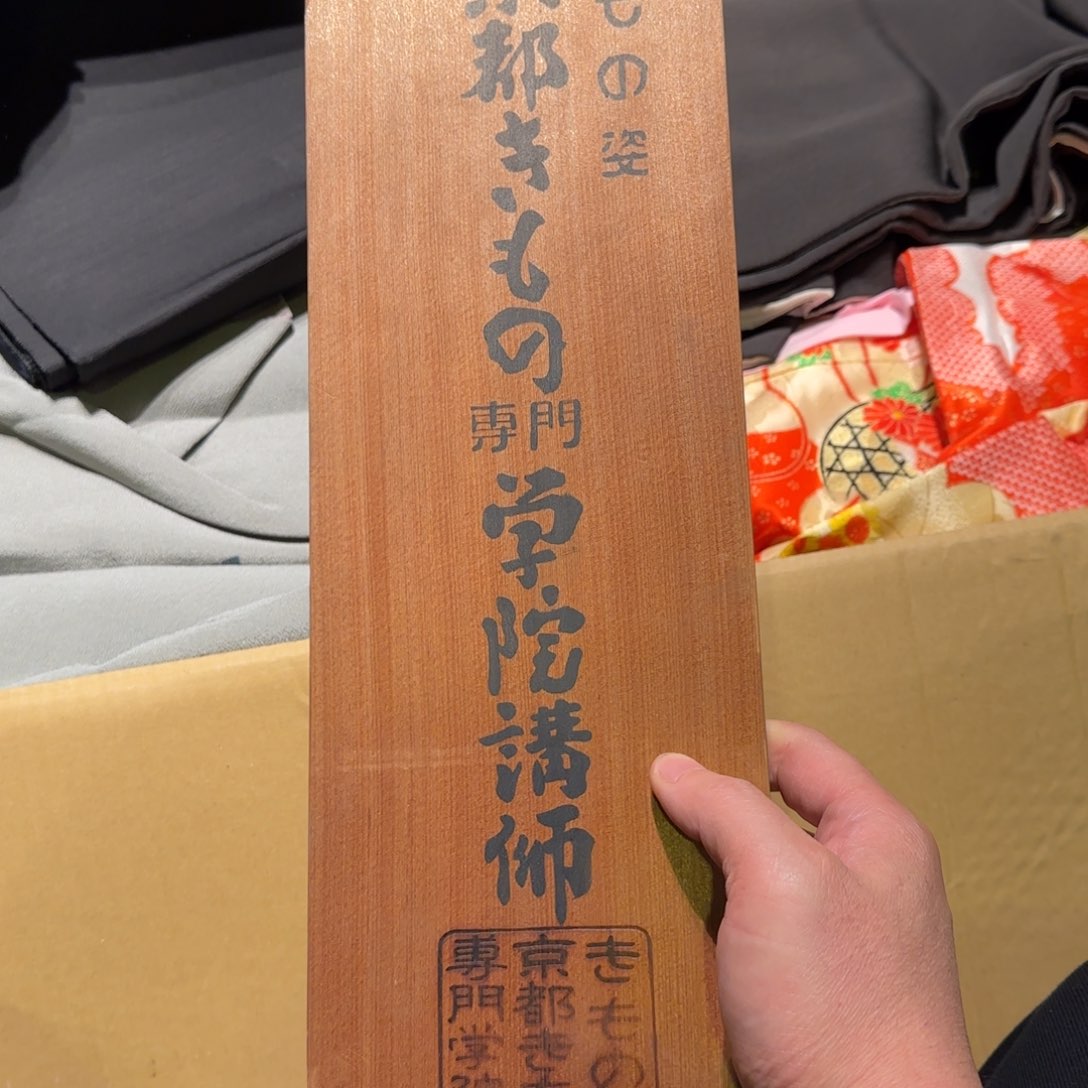 灰色的小裙子的衣服都