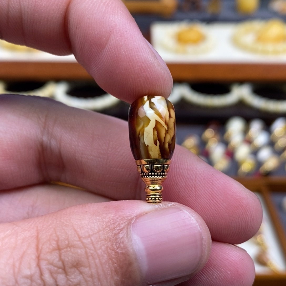 蜜蜡未镶嵌裸石配饰沁色三通尺寸9.86