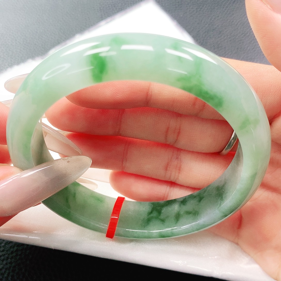 翡翠手镯未镶嵌57圈