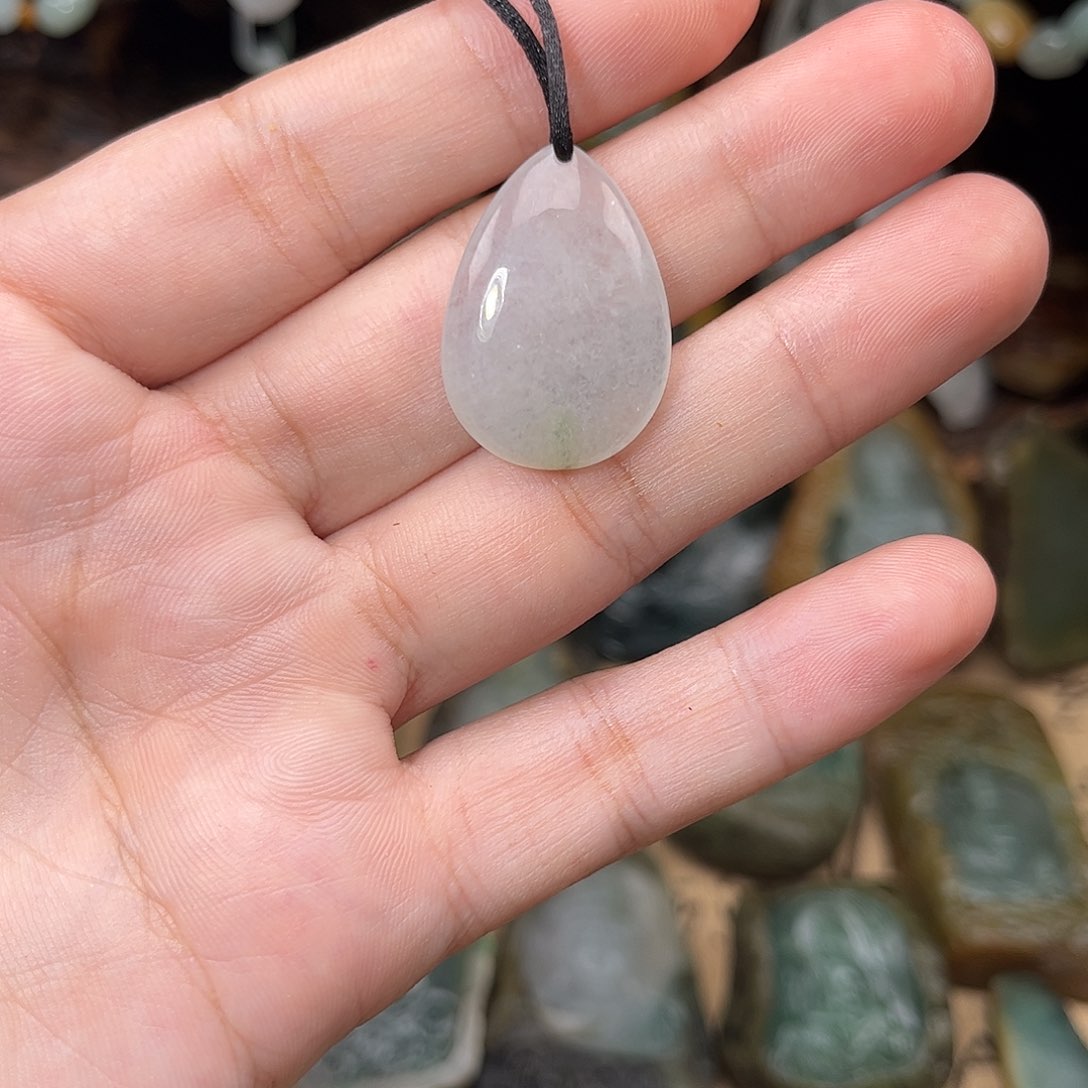 翡翠未镶嵌颈饰缅甸天然翡翠A货