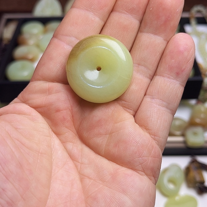 岫岩老玉（透闪石质玉）未镶嵌颈饰