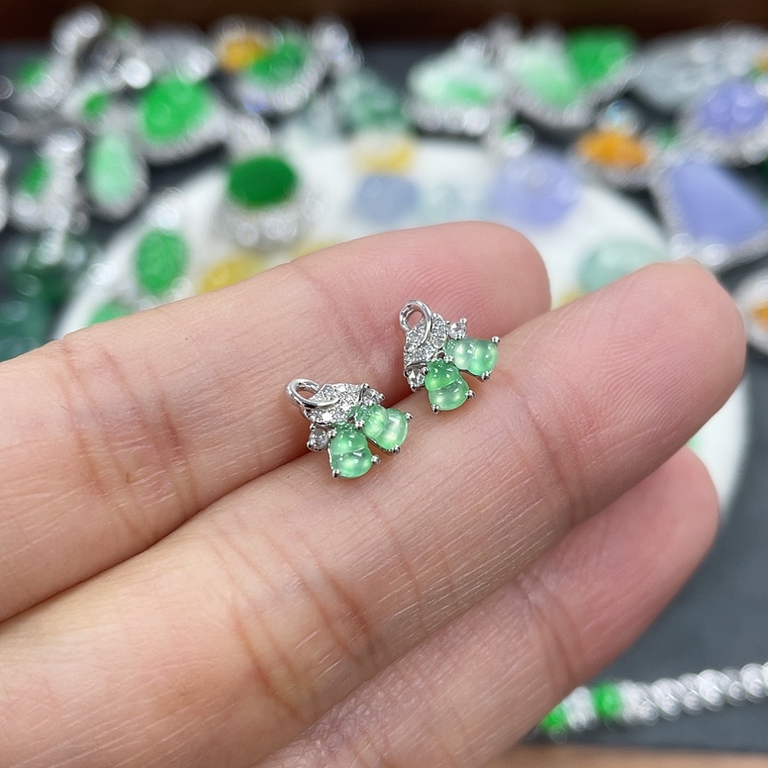 定制翡翠18K金镶嵌葫芦耳钉
