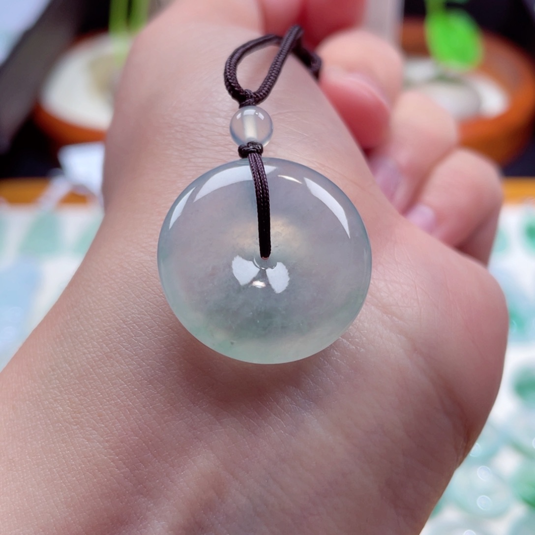 翡翠颈饰未镶嵌扣子