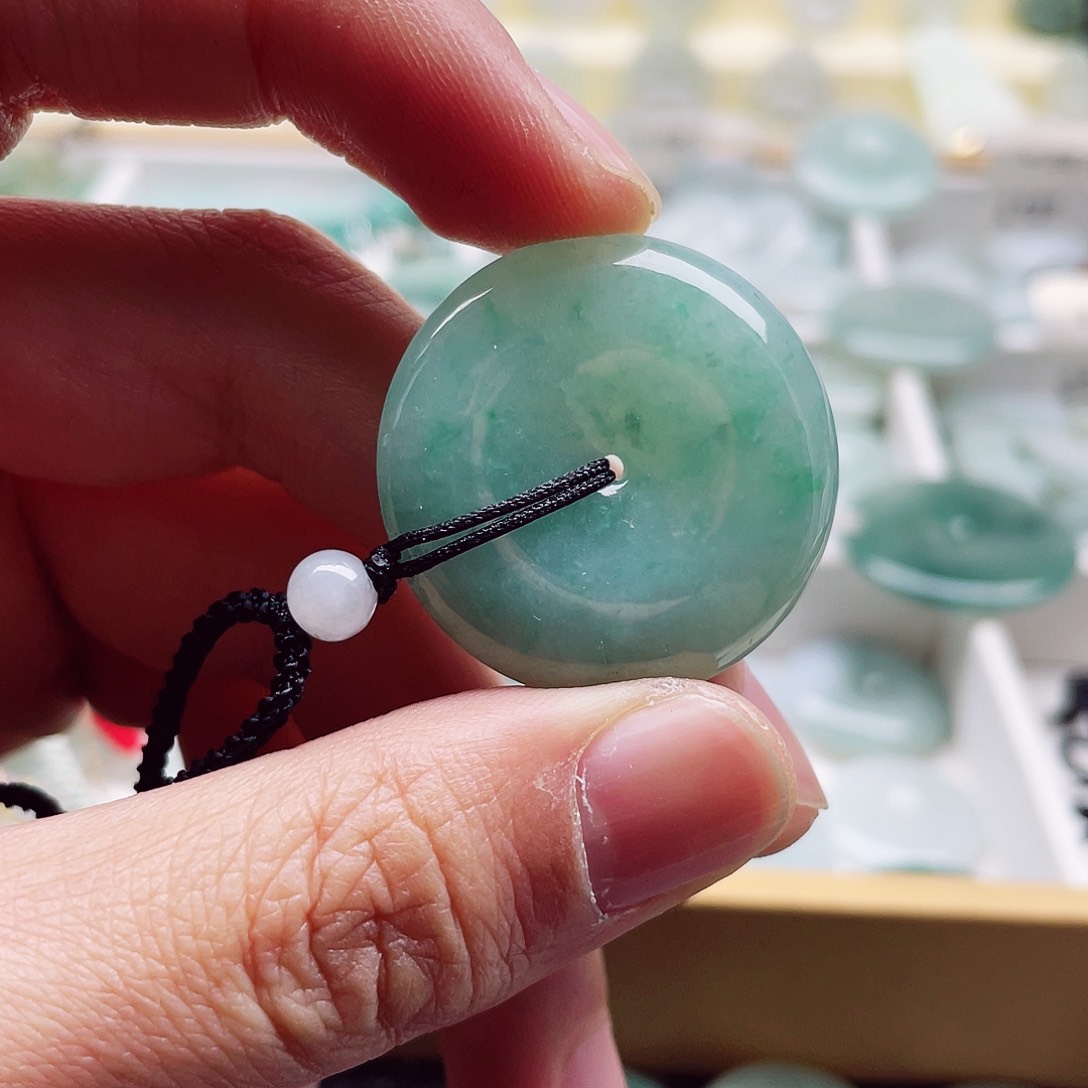 翡翠颈饰未镶嵌天然翡翠