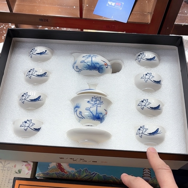 孤品茶具套装等。         