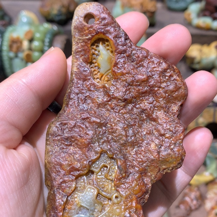 未镶嵌岫岩河磨玉（透闪石质玉）把件