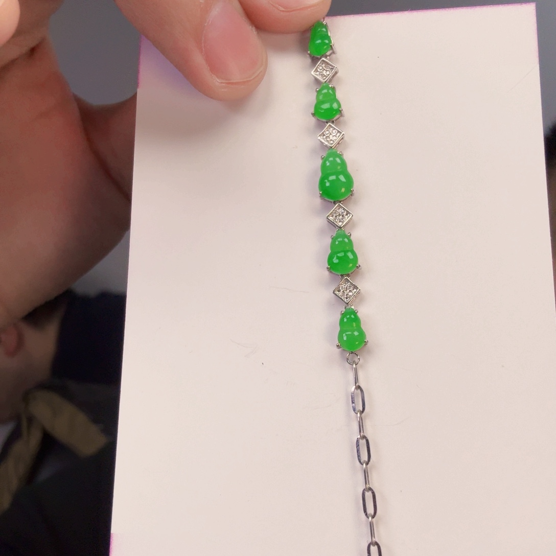 翡翠颈饰18K金镶嵌如**心一件