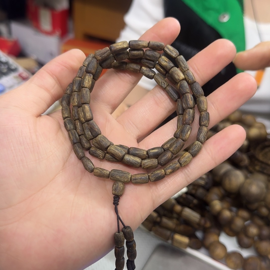 沉香木手串白棋沉水桶珠多圈 17 克多样性发一