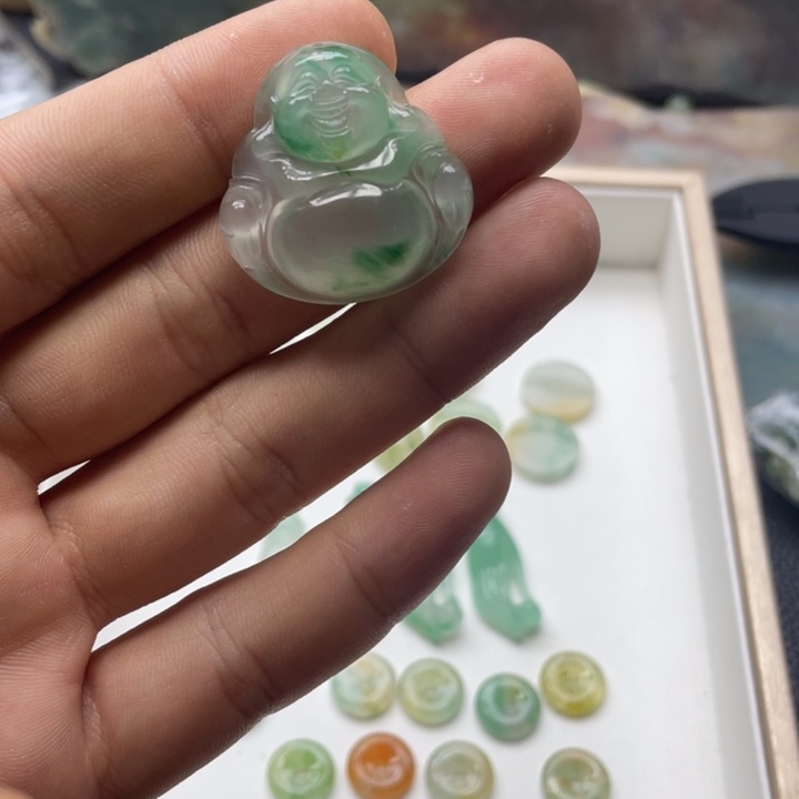 石英质玉未镶嵌颈饰