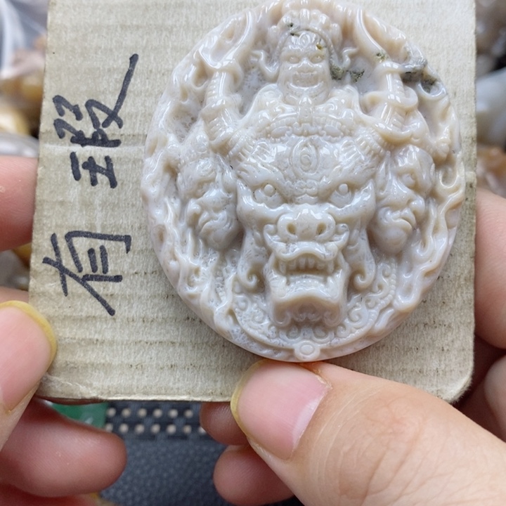 硅化珊瑚（珊瑚玉）颈饰未镶嵌