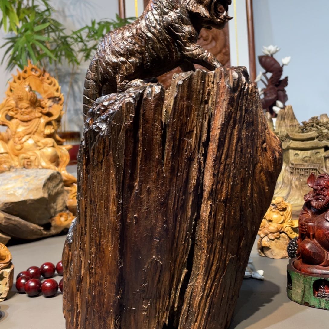 李***霸交趾黄檀（大红酸枝）老虎配地座工艺品