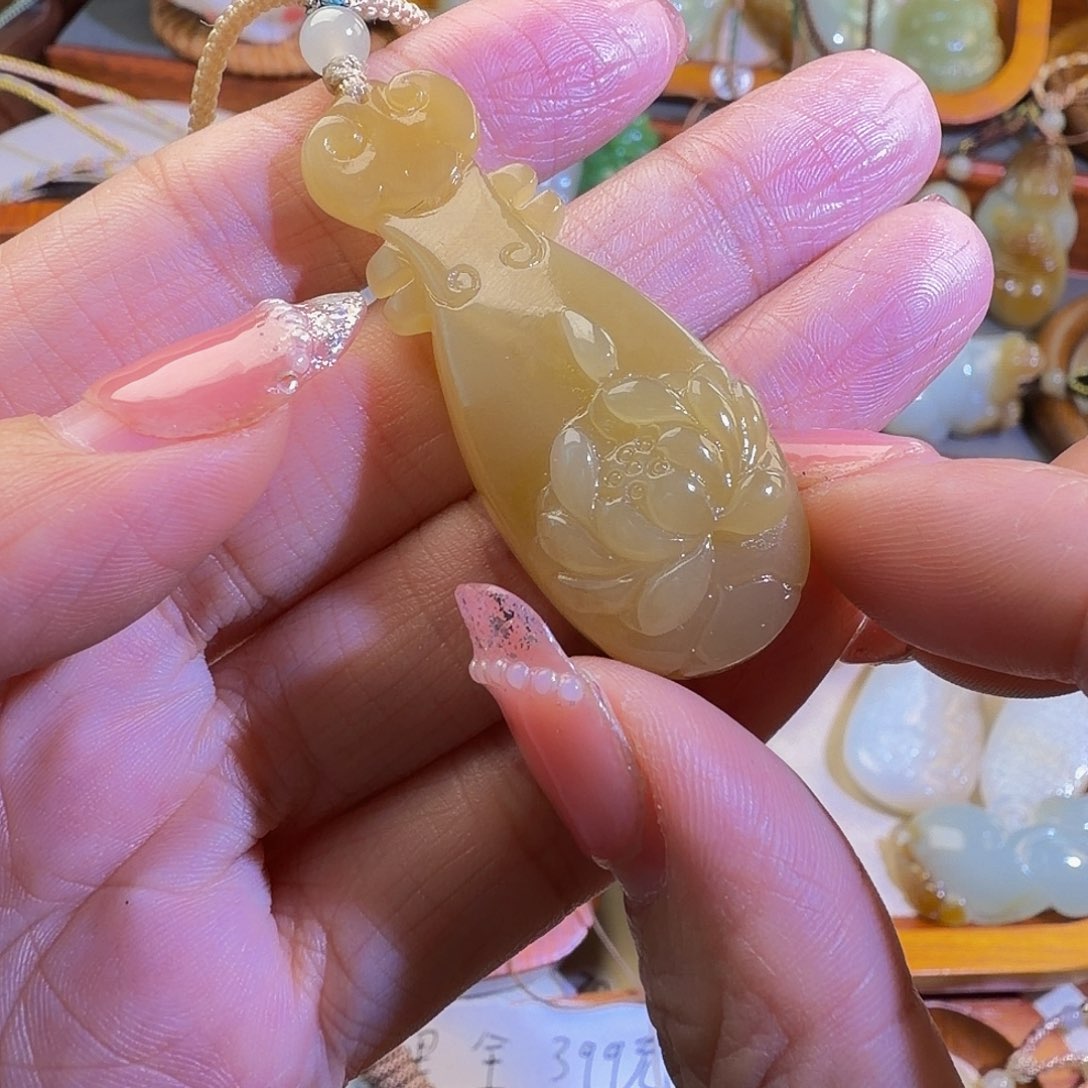 *****和田玉未镶嵌颈饰