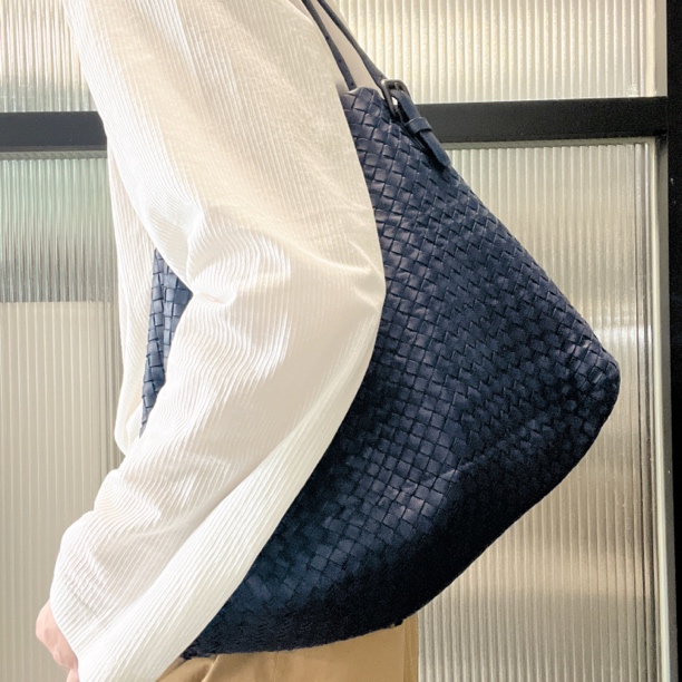 95新 BOTTEGA VENETA/葆蝶家 【涛】深海蓝单肩托特包