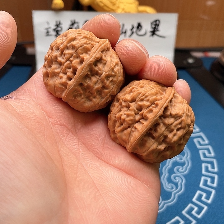 文玩核桃吊坠黄松峪元宝
