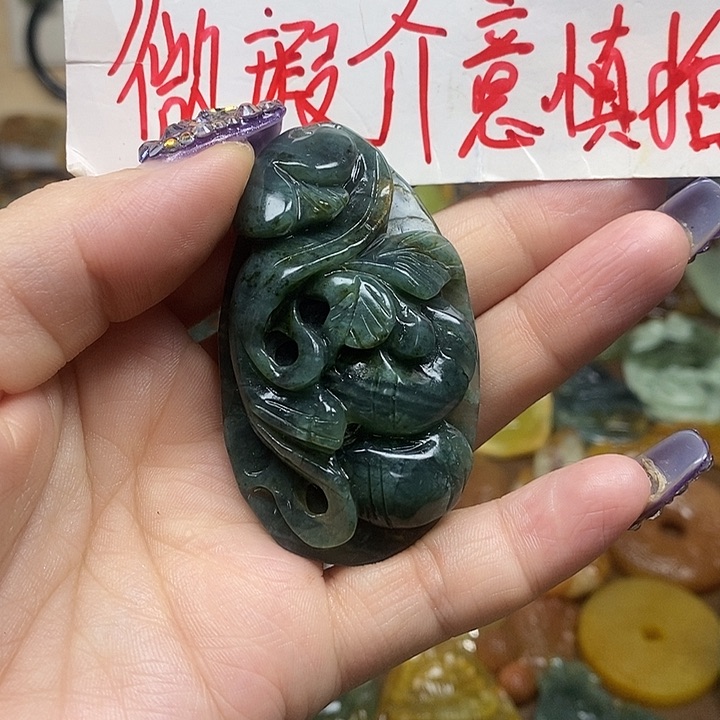 蛇纹石玉吊坠未镶嵌