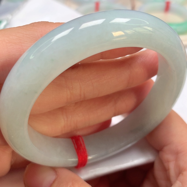 翡翠手镯未镶嵌冰胶晴水底