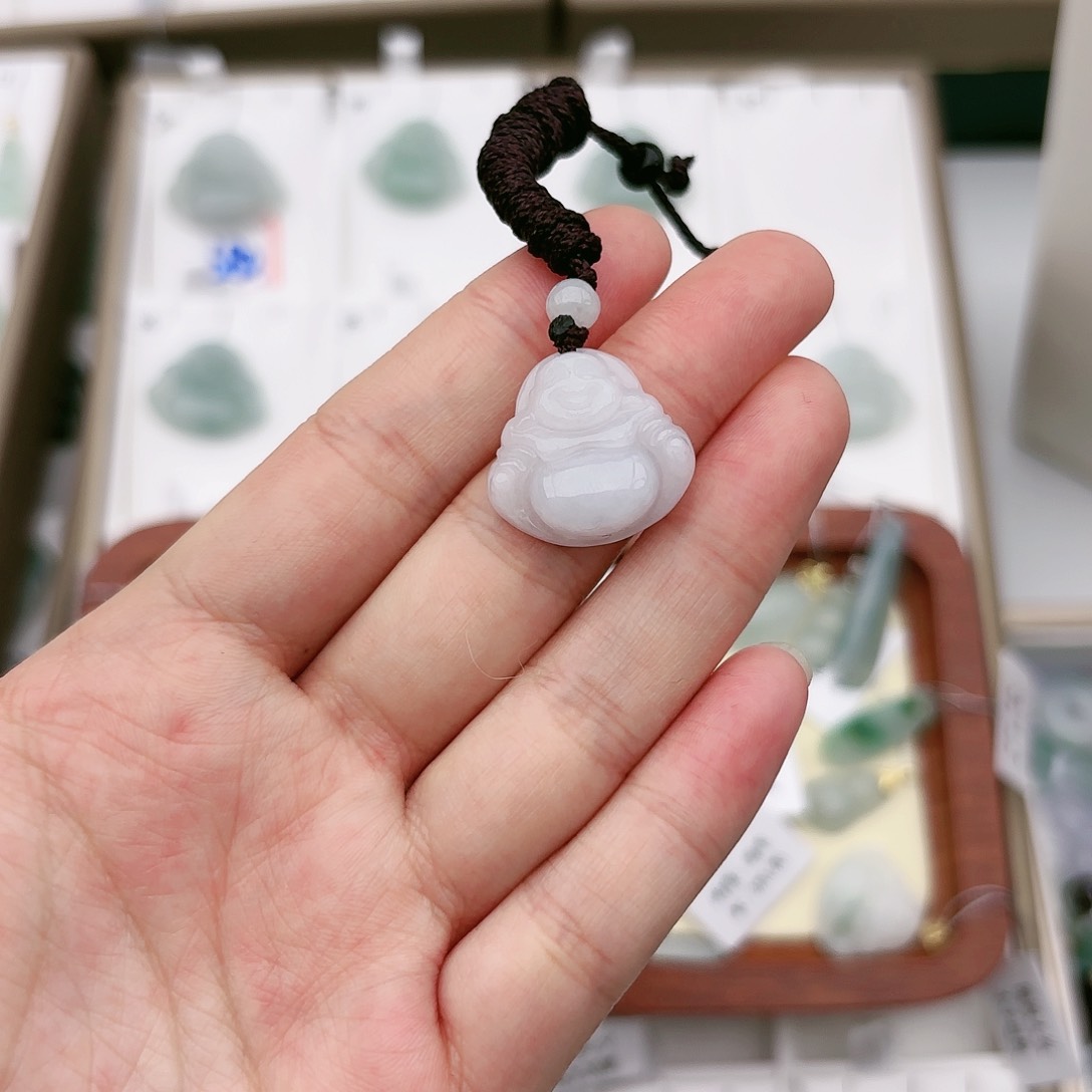 翡翠颈饰未镶嵌佛公