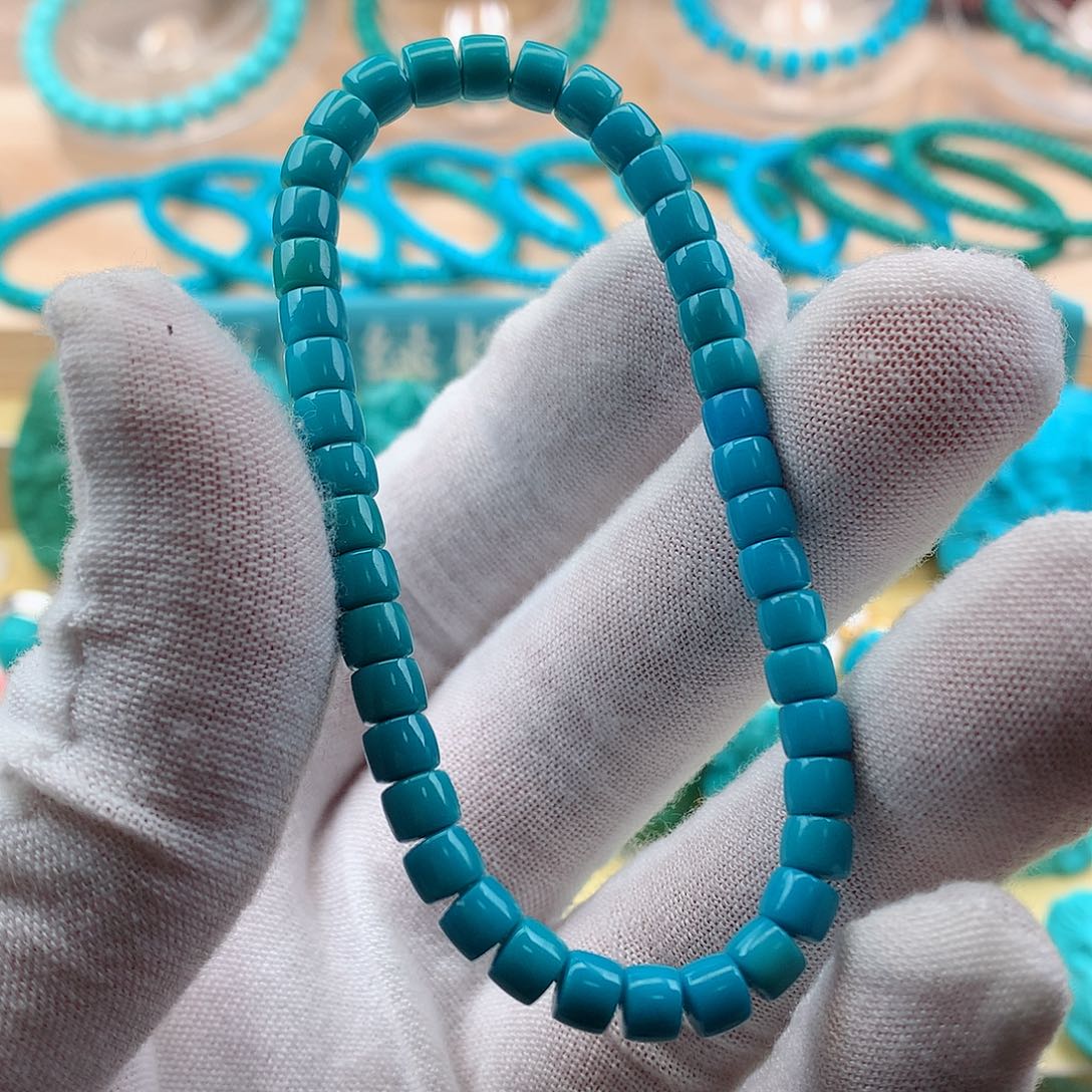 绿松石颈饰未镶嵌