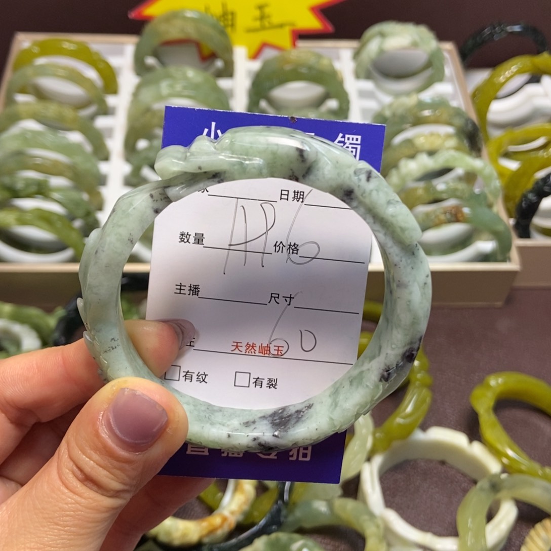 蛇纹石玉手镯未镶嵌