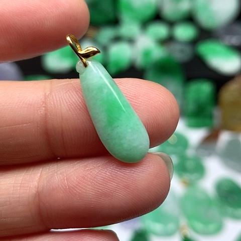 翡翠吊坠(不含链)18K金镶嵌
