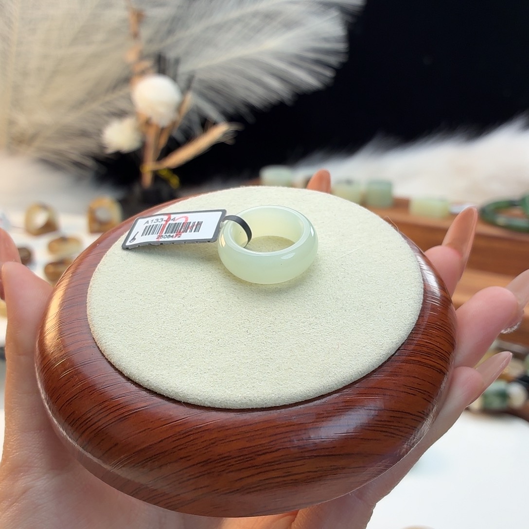 和田玉未镶嵌戒指晴水轮胎15.8金140