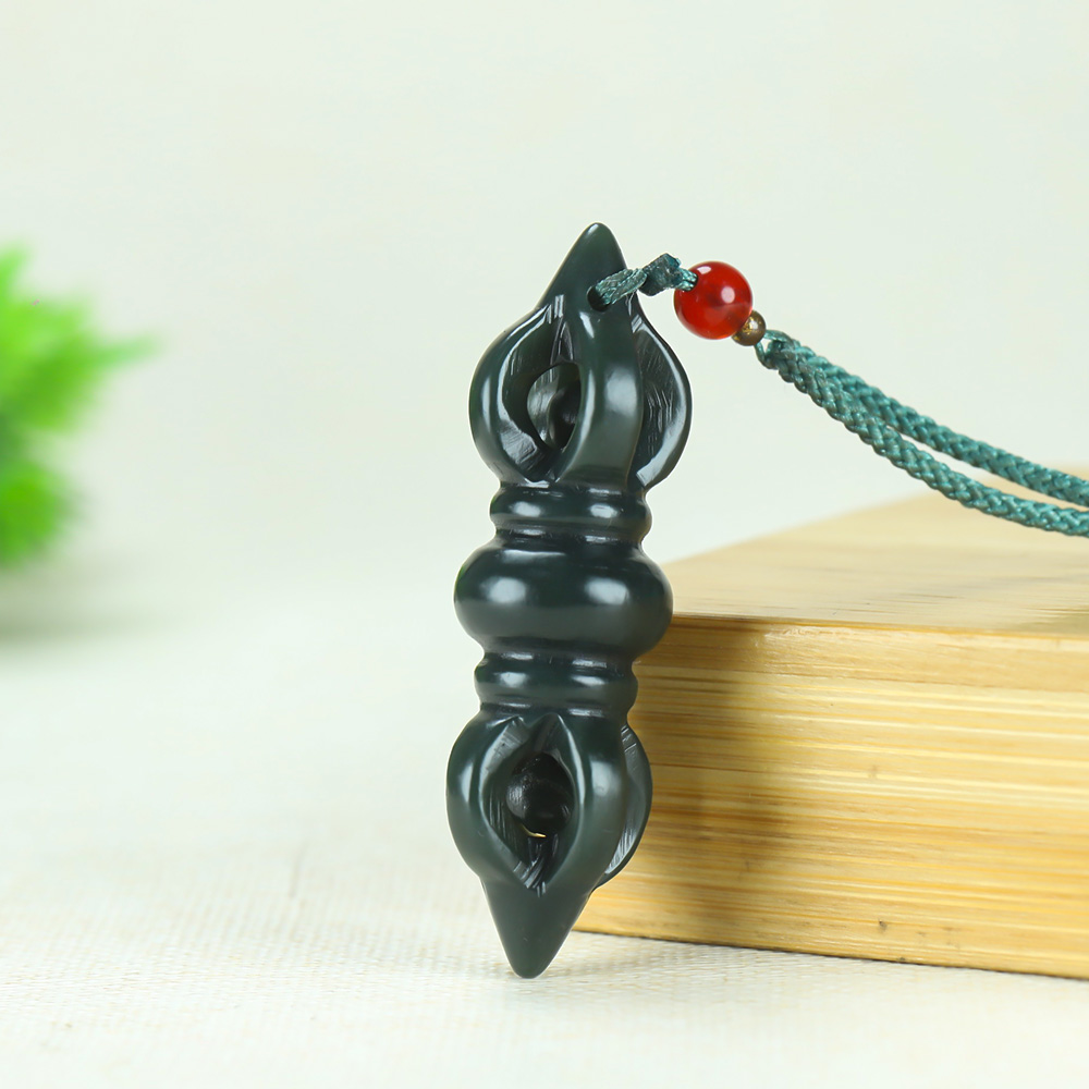 和田玉青玉降魔杵吊坠雕刻