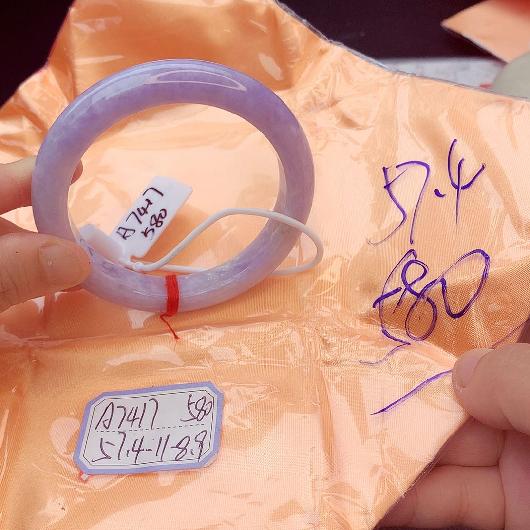 翡翠手镯未镶嵌翡翠