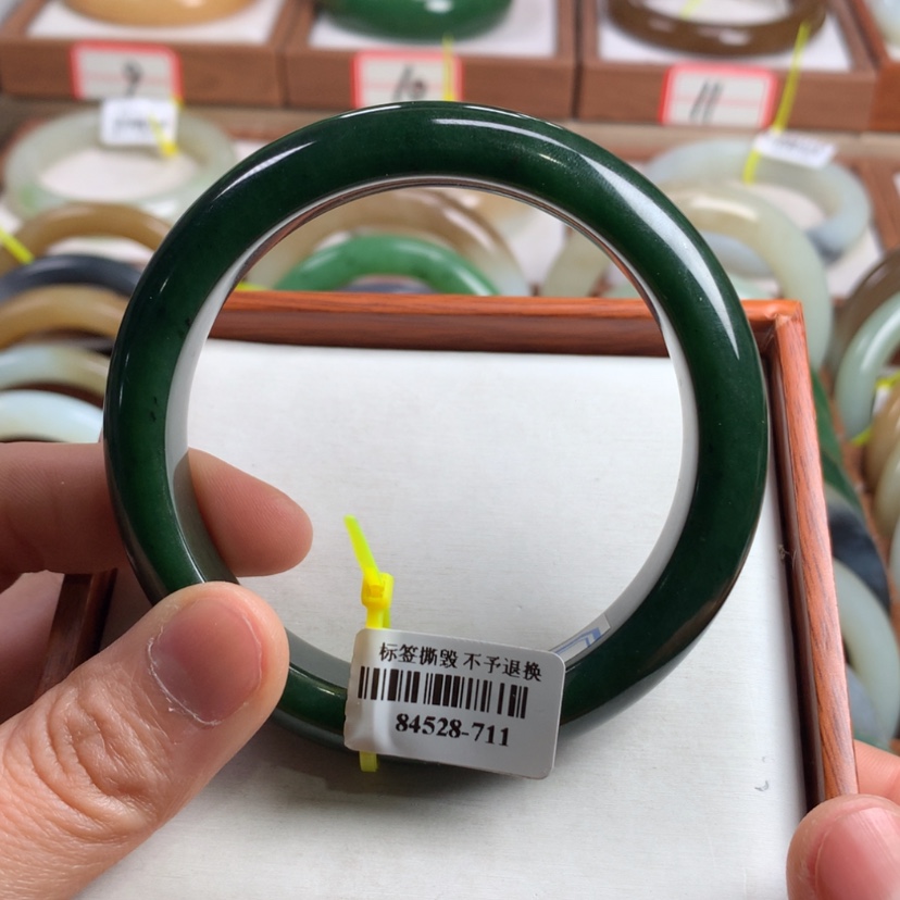 【闪购商品】和田玉手镯未镶嵌61