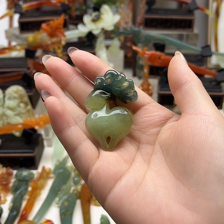 蛇纹石玉岫玉挂坠未镶嵌