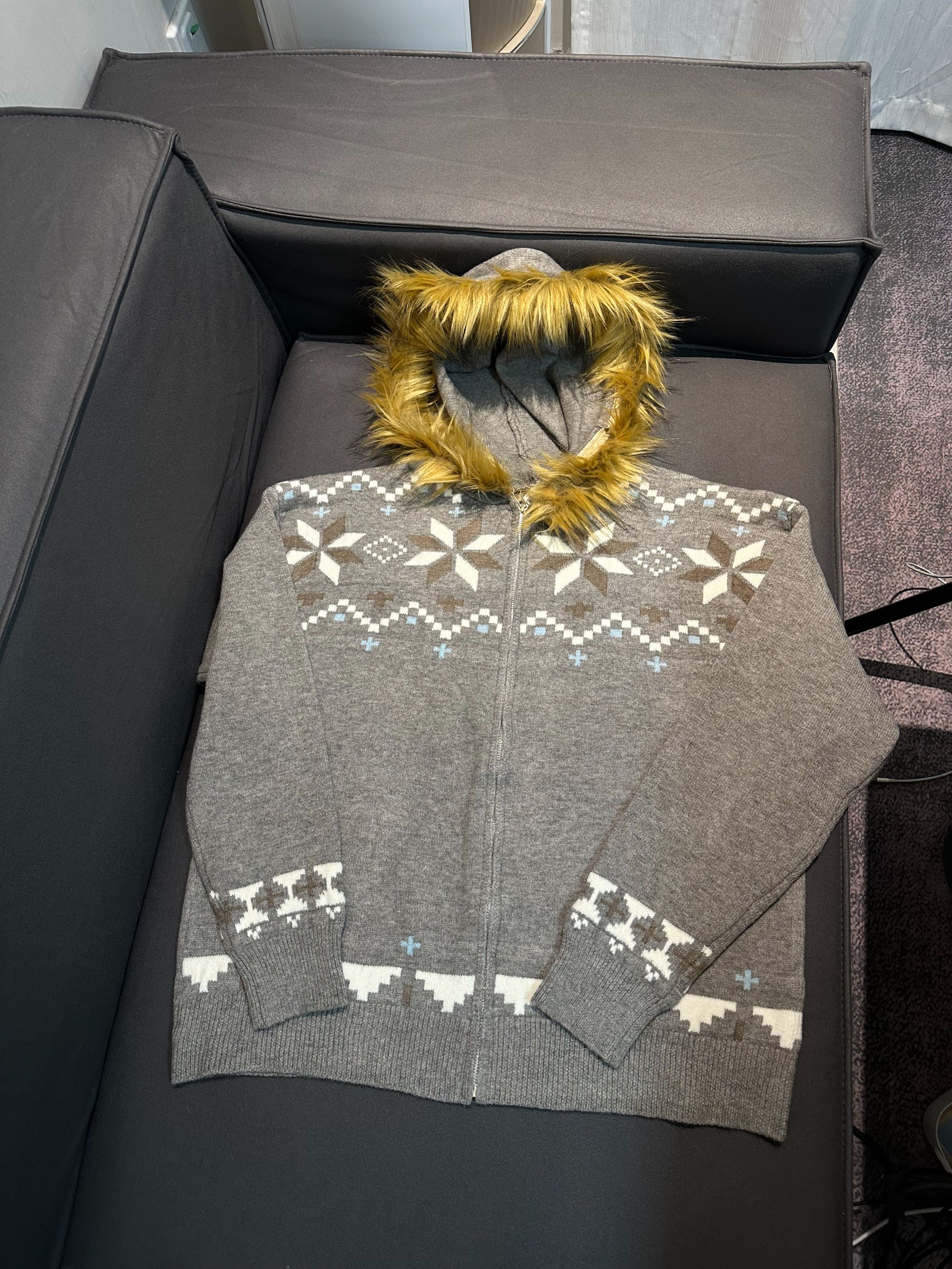 Z299 【栗丽子专属】费尔岛毛领连帽针织毛衣慵懒氛围开衫外套上衣