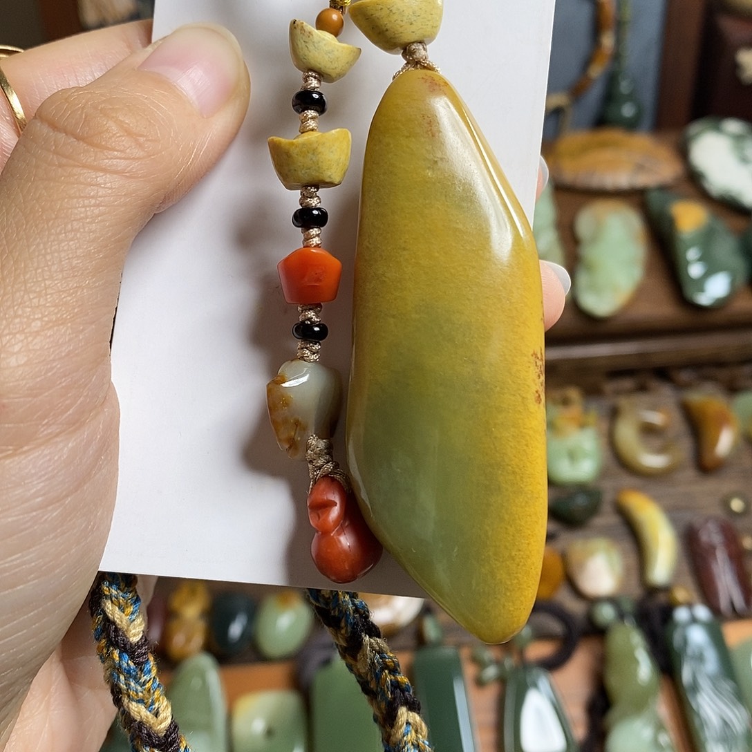 *****岫岩河磨玉（透闪石质玉）未镶嵌颈饰