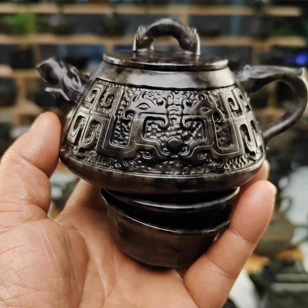 莫***默米粒玉黑金刚文明石瓢