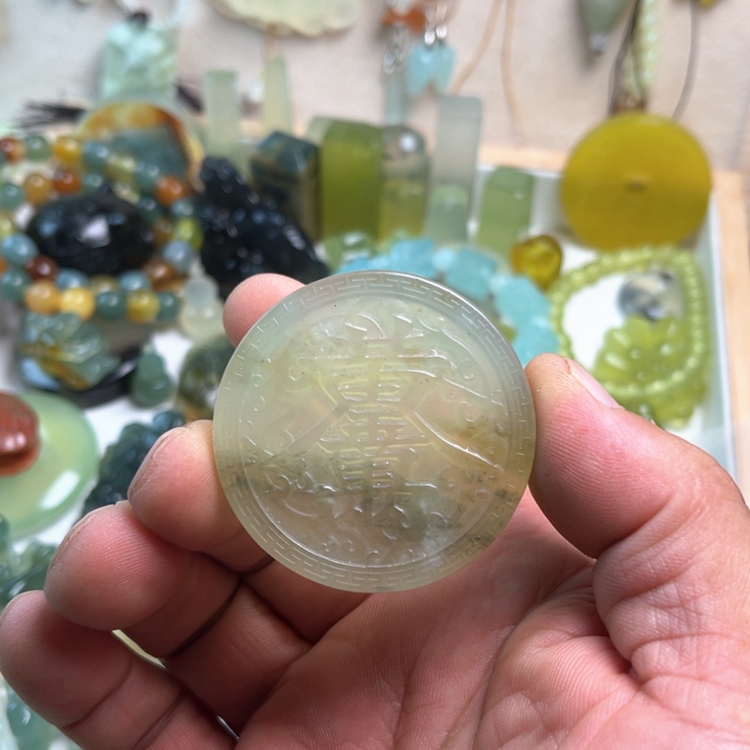 蛇纹石玉未镶嵌颈饰